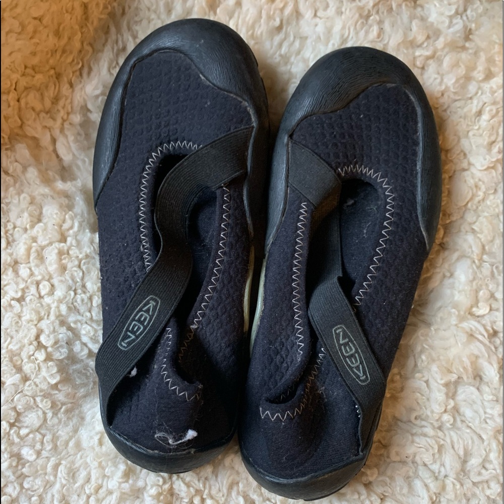 Keen water shoes. EUC